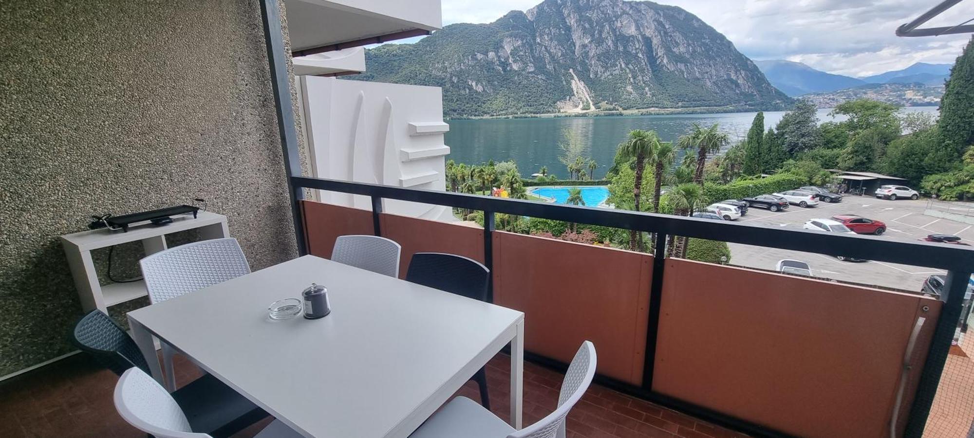 Relax-Lugano Lake Bissone Room photo