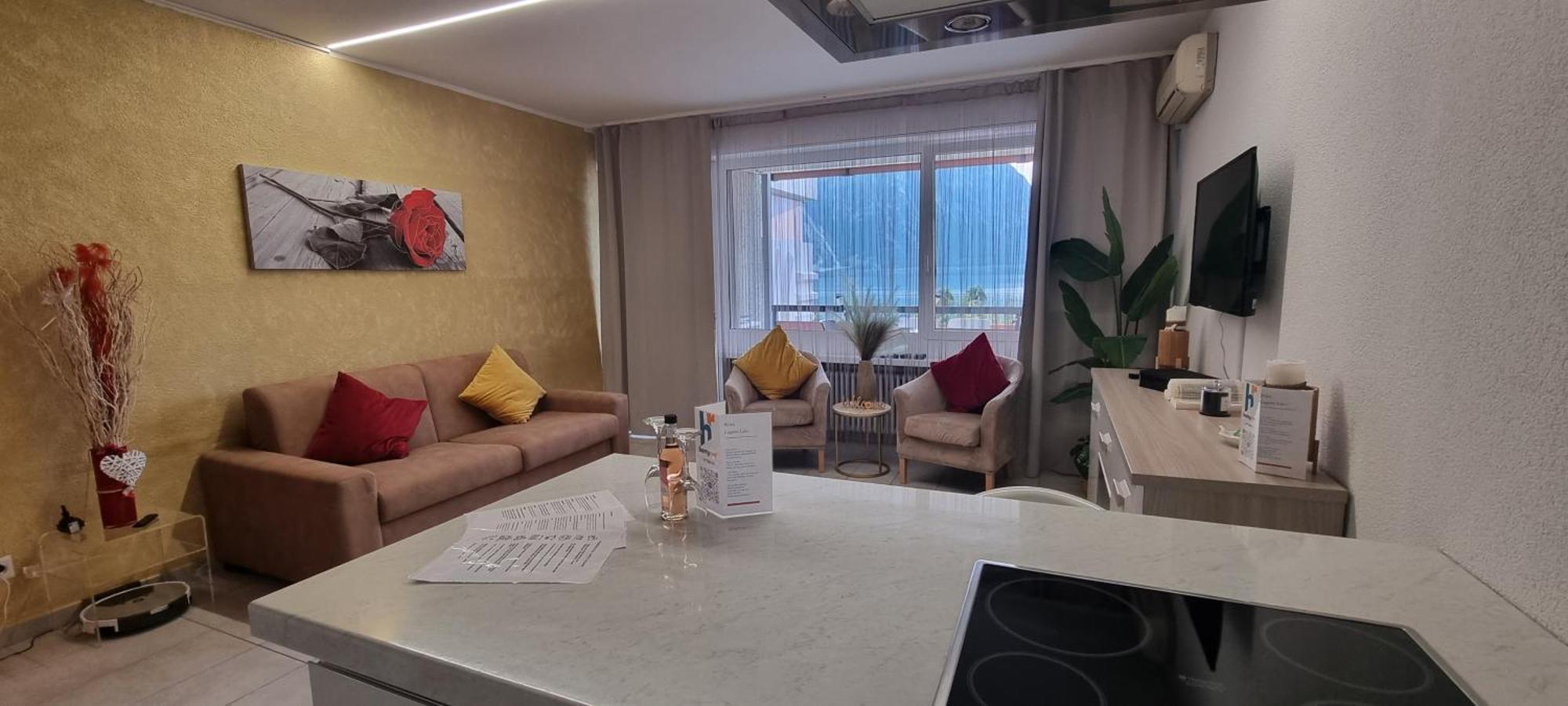 Relax-Lugano Lake Bissone Room photo